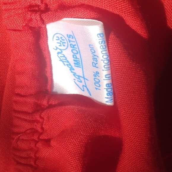 Signature Imports Red top L - Picture 4 of 4